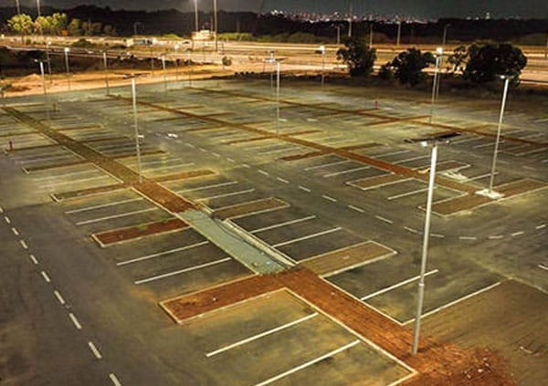 Double lumière solaire pour parking