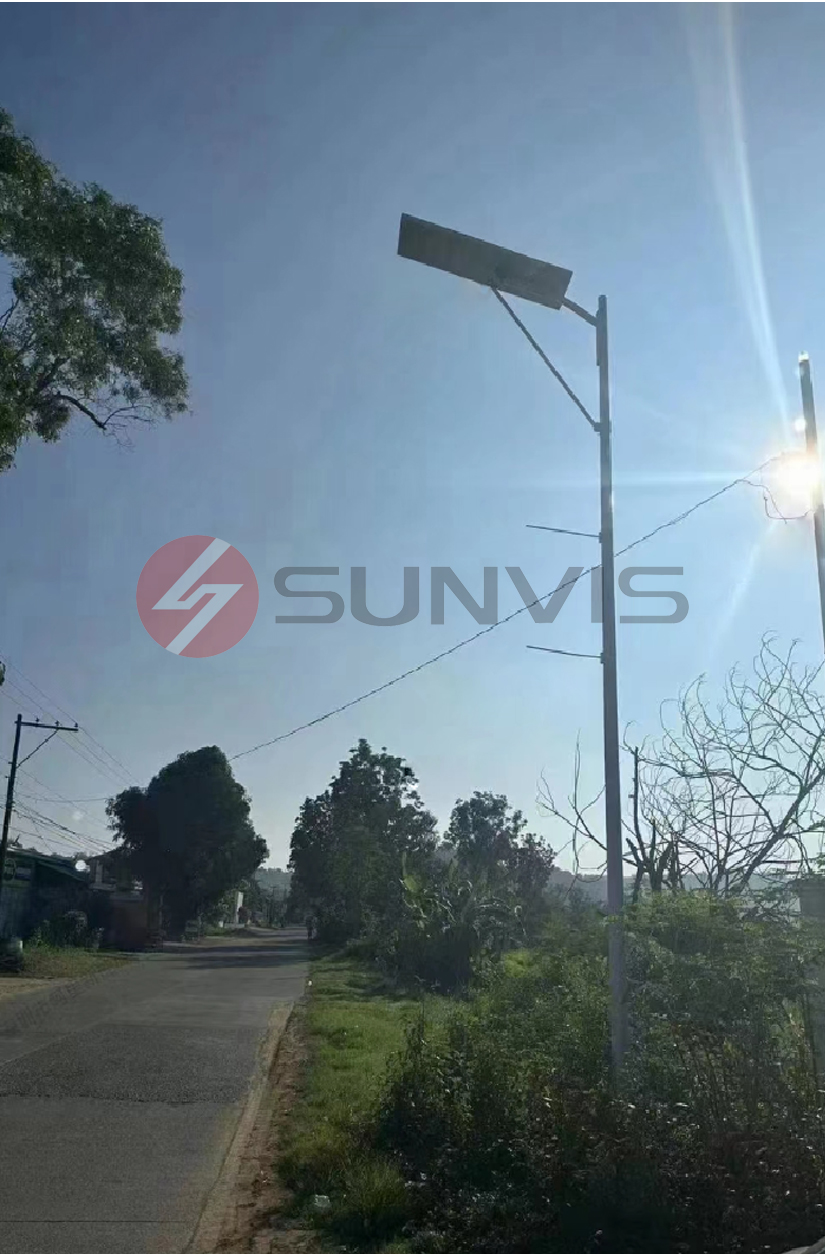 Farola solar de 60W en un poste de 6M en Filipinas