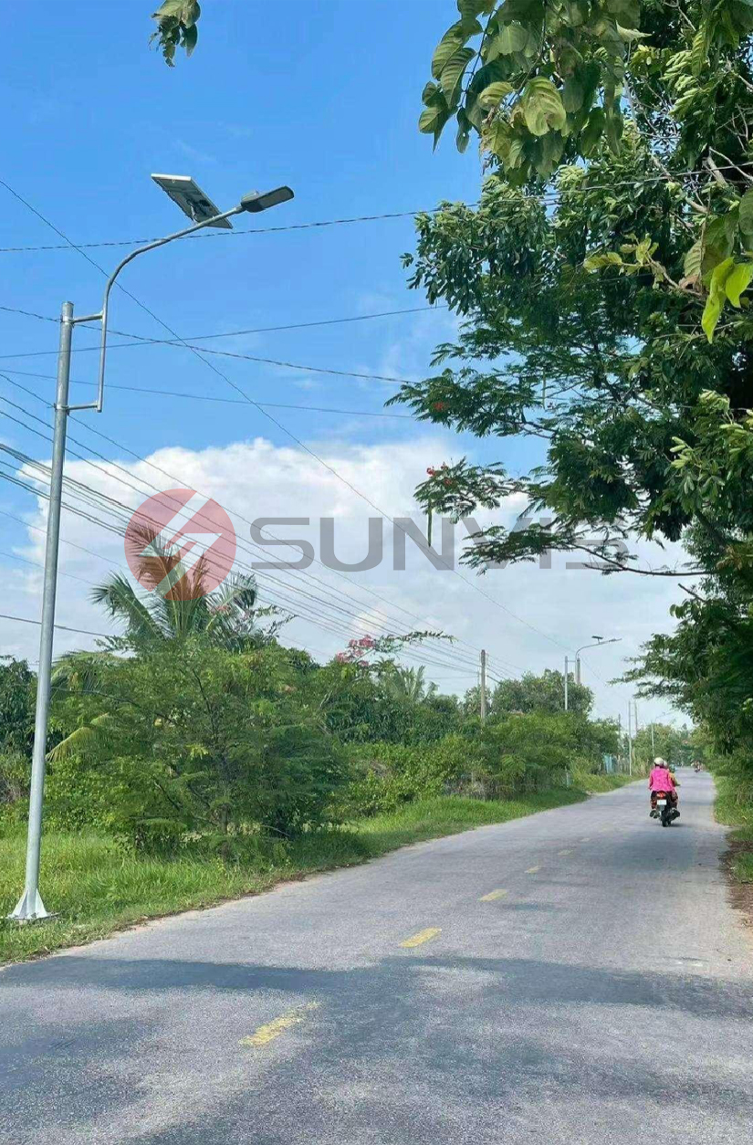 Farola solar de 60W en un poste de 7M en Vietnam