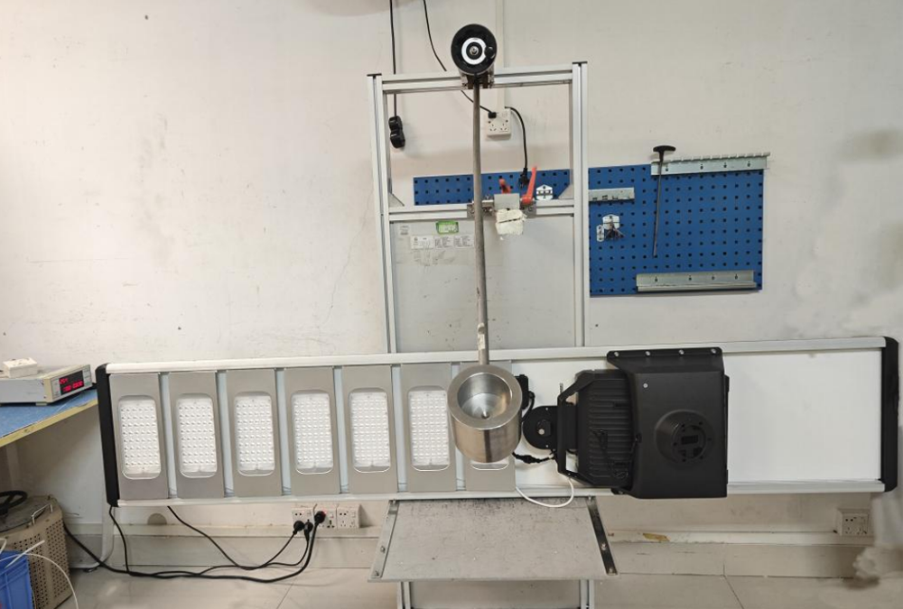 SUNVIS_Solar_Street_Light_IK10_Testing